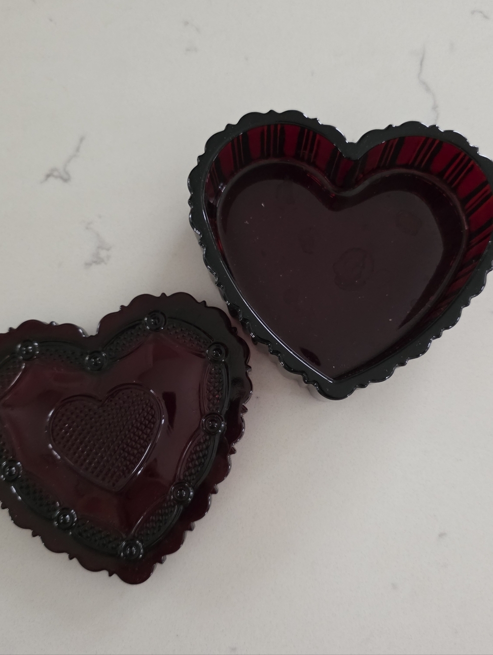 Vintage avon 1876 cape cod Heart Shaped Trinket Box Royal Ruby Red Dish - Picture 5 of 6